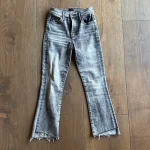Mother Size 25 Insider Crop Step Fray Black Stone Washed Cropped Jean